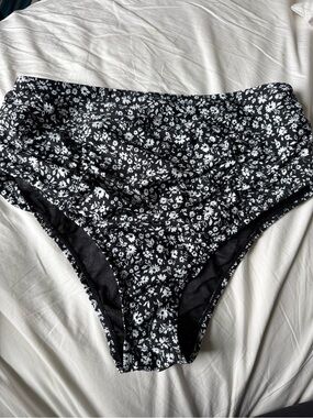 torrid Black & White Floral High-Waist cheeky Swim Bottoms